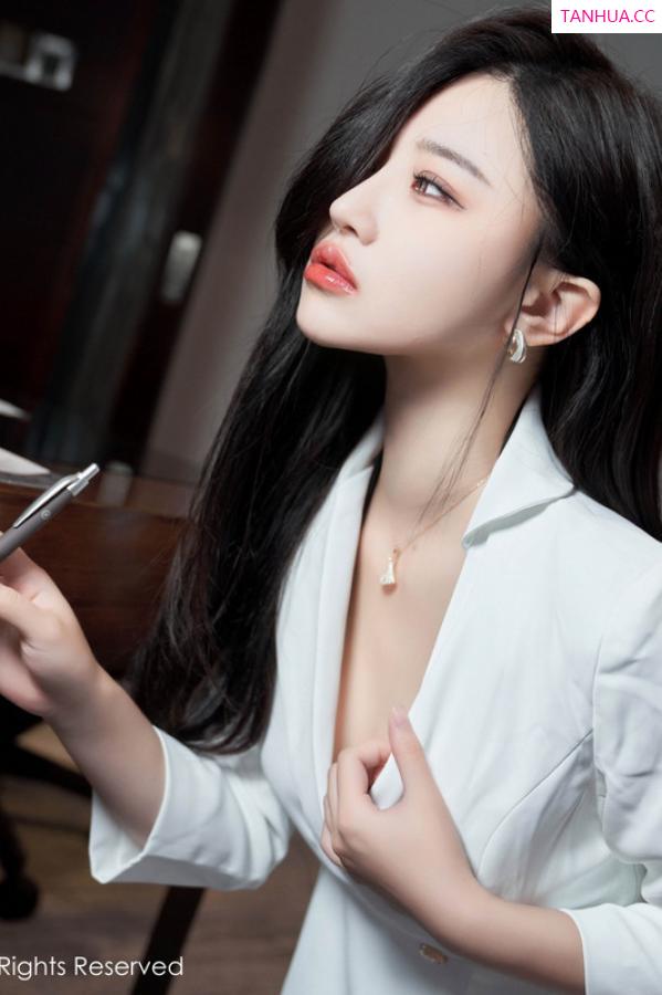   [XiuRen]高清写真图 2023.06.12 No.6900 妙可可Cheese 黑丝美腿第30张图片